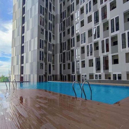 Best Deal And Comfortable 1Br The Alton Apartment By Travelio Semarang Exterior foto